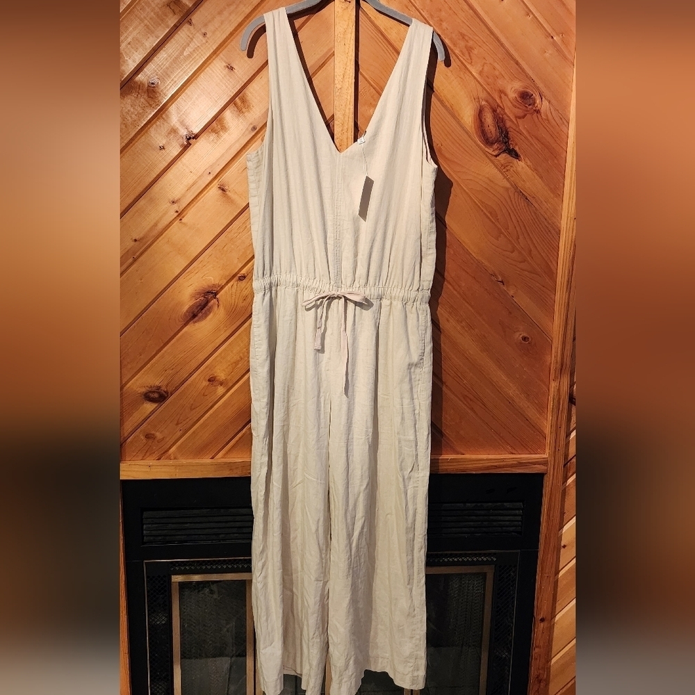 Splendid linen jumpsuit size XL color oatmeal pit to pit 21 in. Inseam 26 1/2 in - Picture 5 of 15